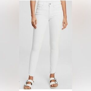 Size 35, 34 white GAP Women’s True Skinny  Mid Rise Jean